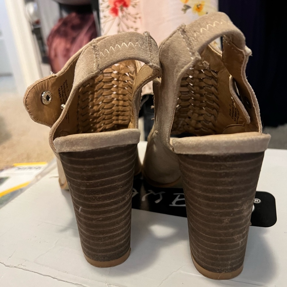 Beast fashion open toe heel